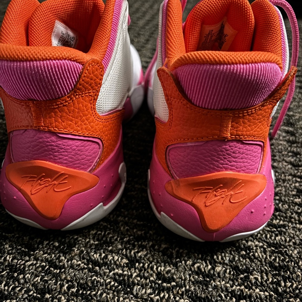 Jordan Max Aura 4 (GS) 'White Safety Orange Pinksicle' Big Kids 6 = 7.5 women’s - Picture 4 of 6